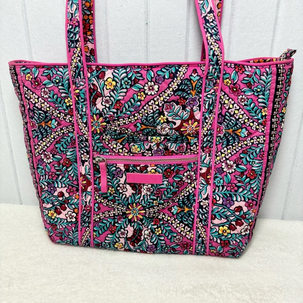 Vera Bradley Pink Iconic Kaleidoscope Rosettes Shoulder Tote Purse,‎ Pockets